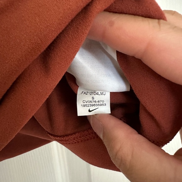 NWOT Nike Yoga Luxe Infinalon Crop Tank Top - Picture 4 of 5